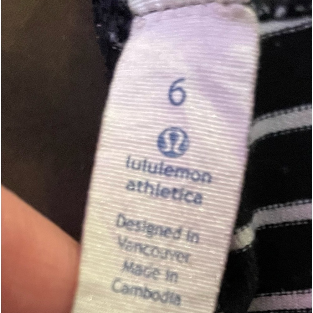 Lulu special addition size 6 crops good condition